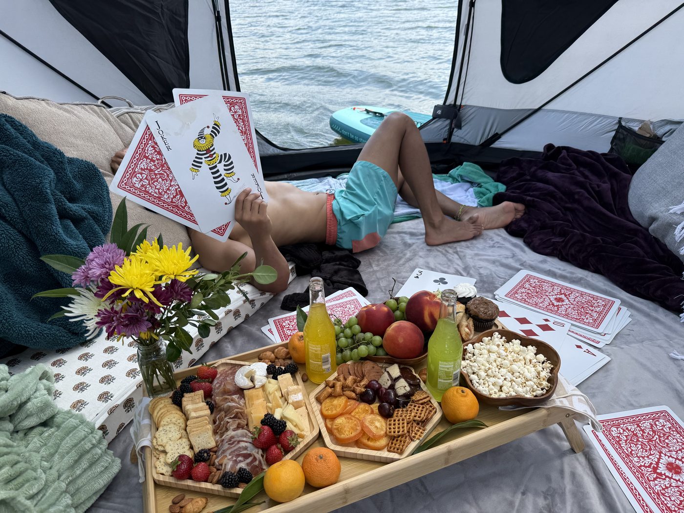 Charcuterie board and drinks aboard Offline